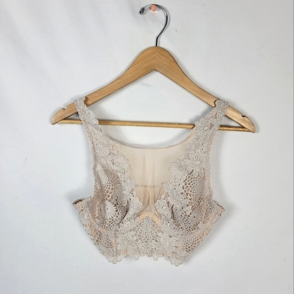 Victoria Secret NWT 34C Embroidered Coraet style bra - Picture 1 of 5